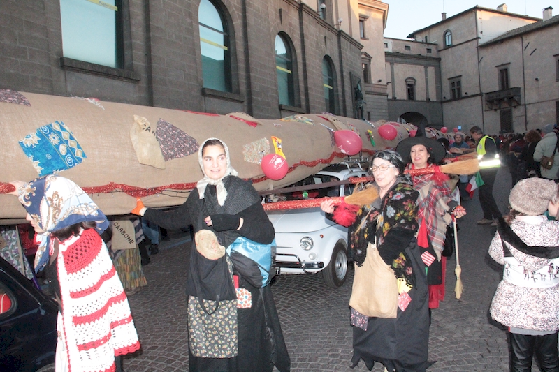 La Calza organizzata dal centro sociale Pilastro nelle vie del centro