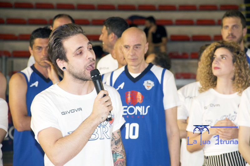 Emozioni e sorrisi per Fabrizio Frizzi