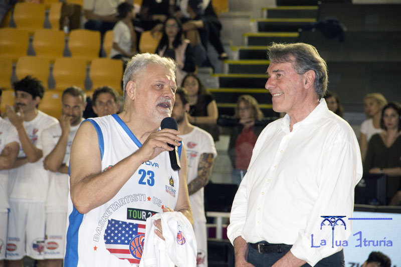 Emozioni e sorrisi per Fabrizio Frizzi