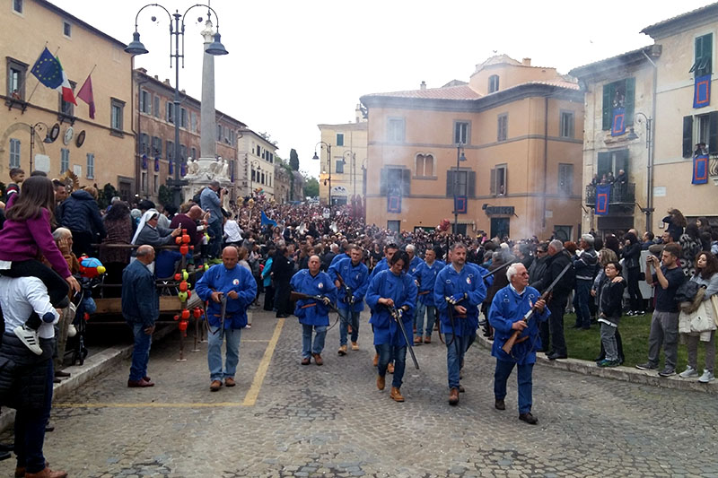 La processione del Cristo Risorto a Tarquinia