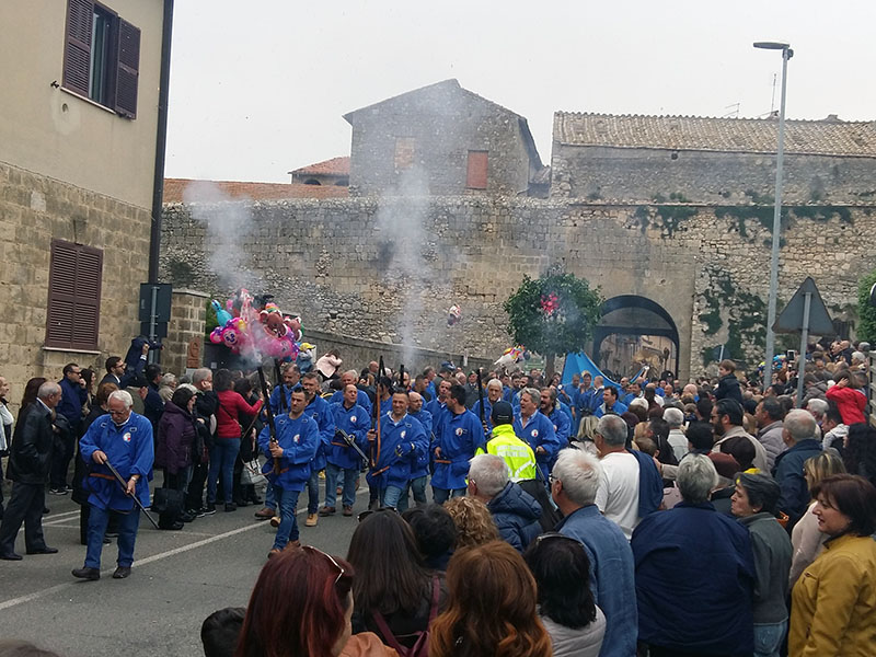 La processione del Cristo Risorto a Tarquinia
