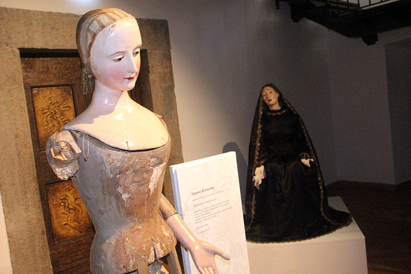 Mostra Madonne vestite - Monastero Santa Rosa