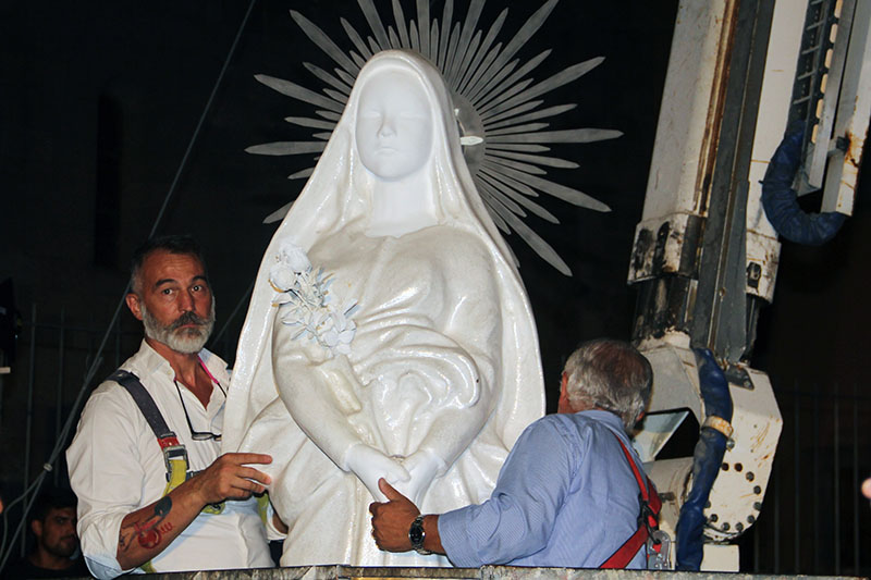 Montaggio Gloria - La statua raggiunge la cima