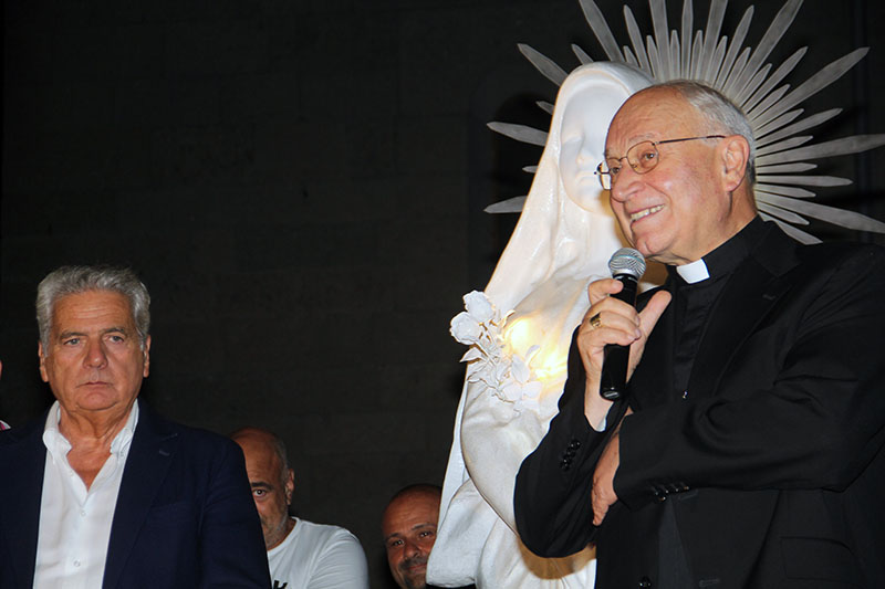 Montaggio Gloria - La statua raggiunge la cima
