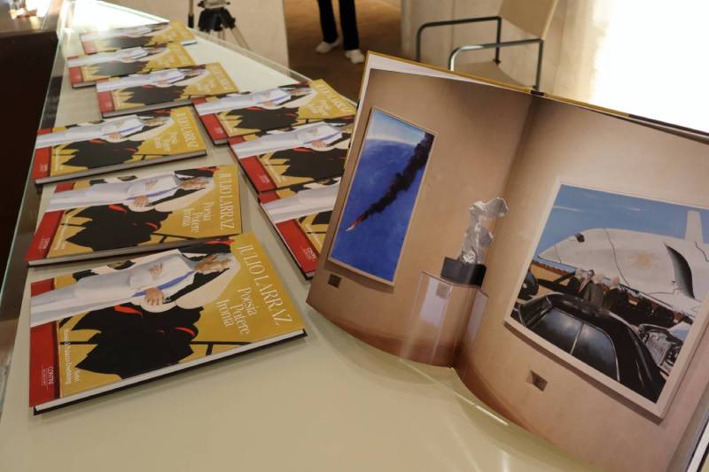 “Poesia, Potere, Ironia” Larraz inaugurazione