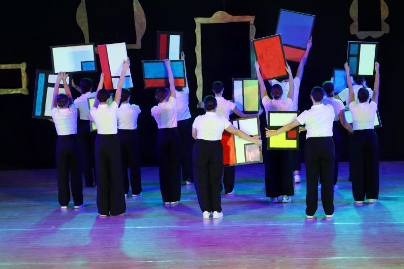 Lo spettacolo dedicato all'arte con tutti gli allievi