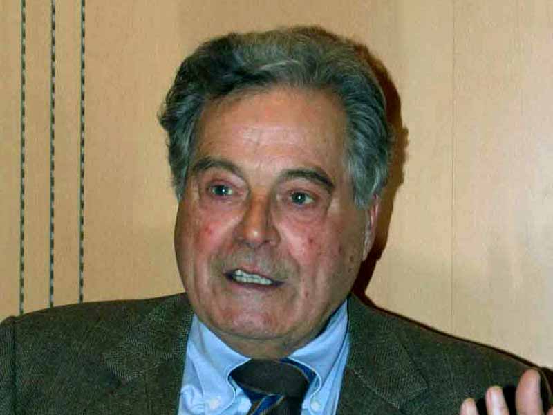 L'artista Alessio Paternesi