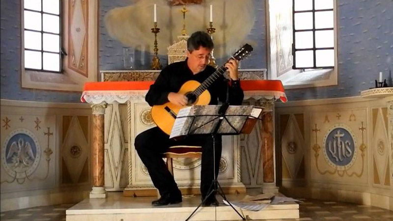 Matteo Staffini, Serata romantica con la sua chitarra