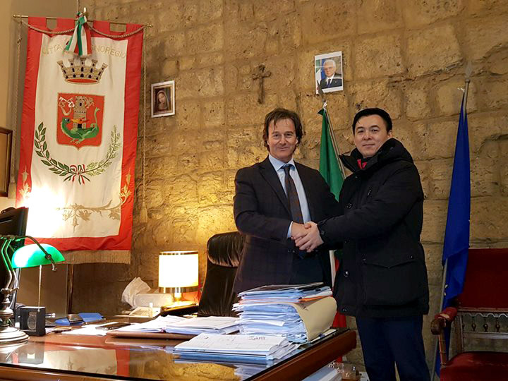 Bigiotti con  Mr. Zhang Chunlei, General Manager della China International Travel Service